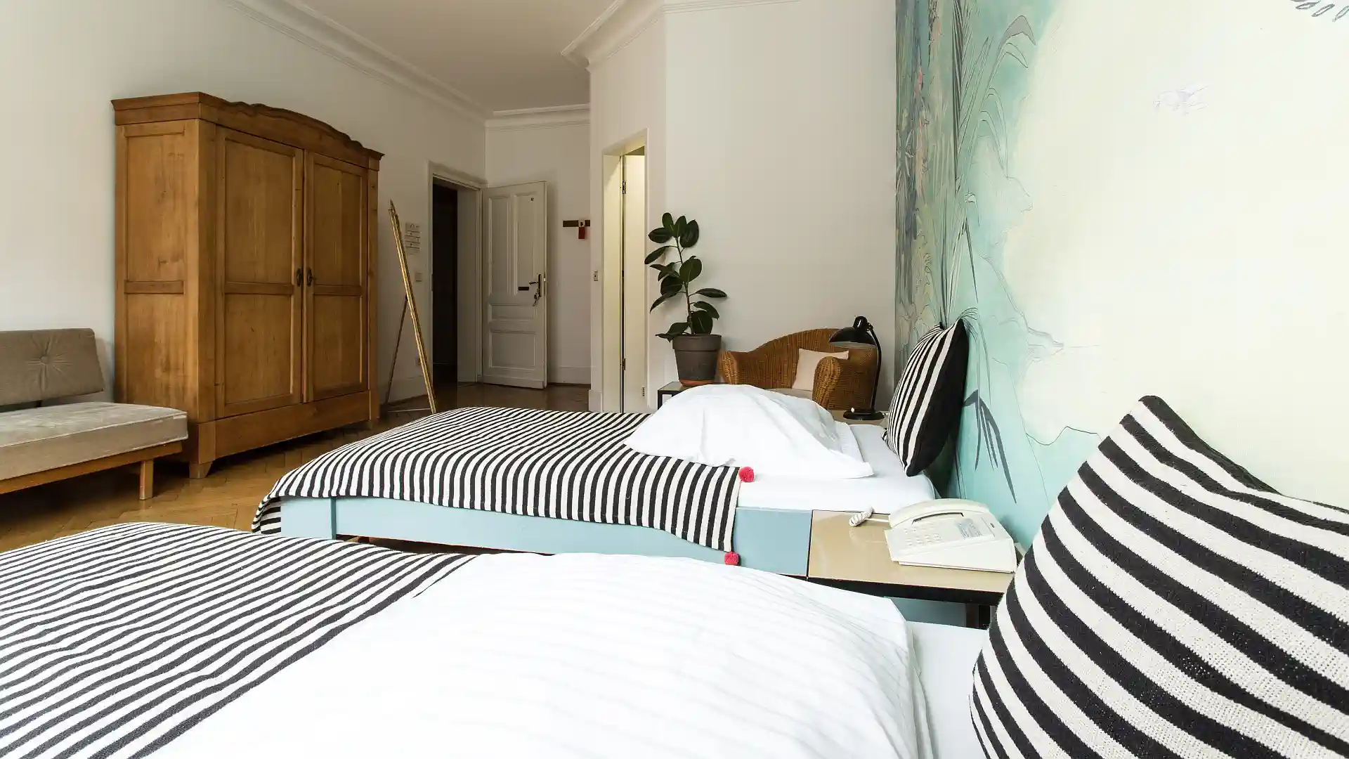 HOTEL NIZZA-Twin-Bad_2357_1920x1080